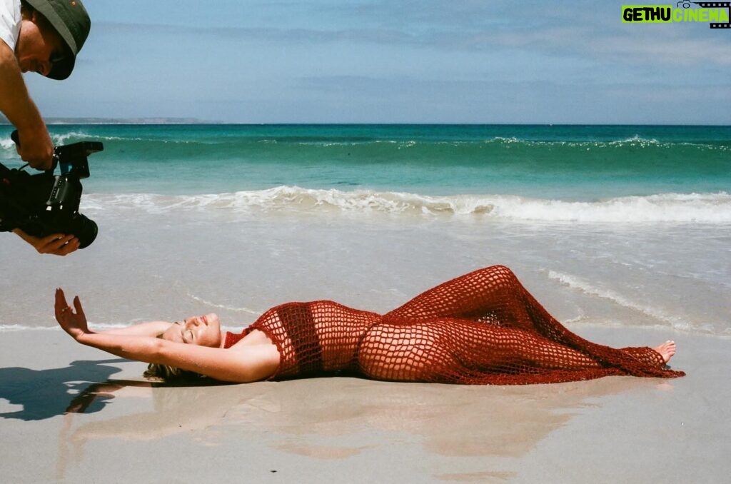 Perrie Edwards Instagram - TWO DAYS TO GO 🌊