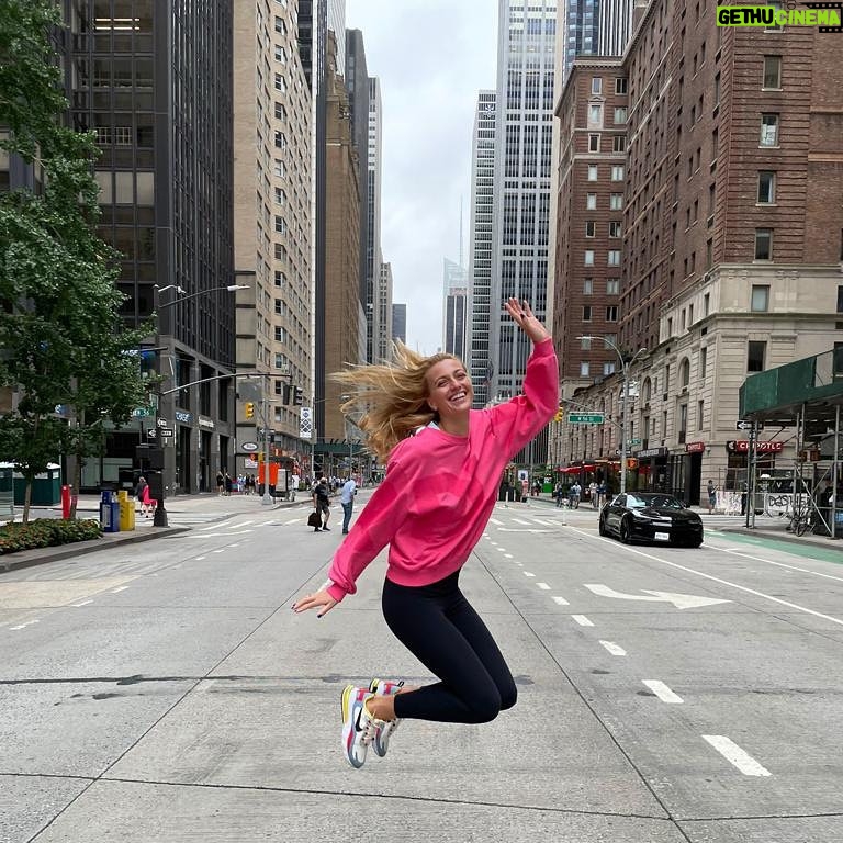 Petra Kvitová Instagram - Good thing about tennis? There’s always a next stop… come join me at the Smash Bash event in NYC at @thepierreny next Thursday, August 24 from 5:30pm. Get your tickets for this Celebration of Tennis through EventBrite at the link in my profile ✨ @perrinenyc