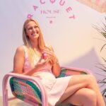 Petra Kvitová Instagram – Celebrating @haagendazsczech with the new French macaron ice cream at their amazing Racquet House party 🎉 

Chocolate Ganache or Strawberry Raspberry? Swipe to see which one is my fave 

#Partner #SummerOfAmour #HaagenDazs #HaagenDazsMoment #DokonaláZmrzlina #DontHoldBack