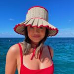 Peyton Elizabeth Lee Instagram - Me n my floppy hat