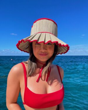 Peyton Elizabeth Lee Instagram - Me n my floppy hat