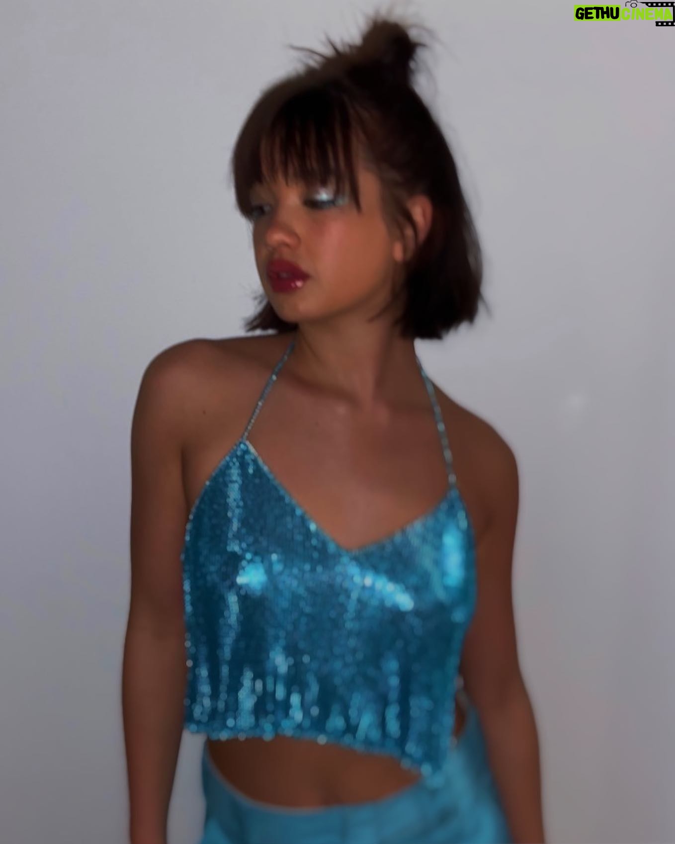 Peyton Elizabeth Lee Instagram - 👽