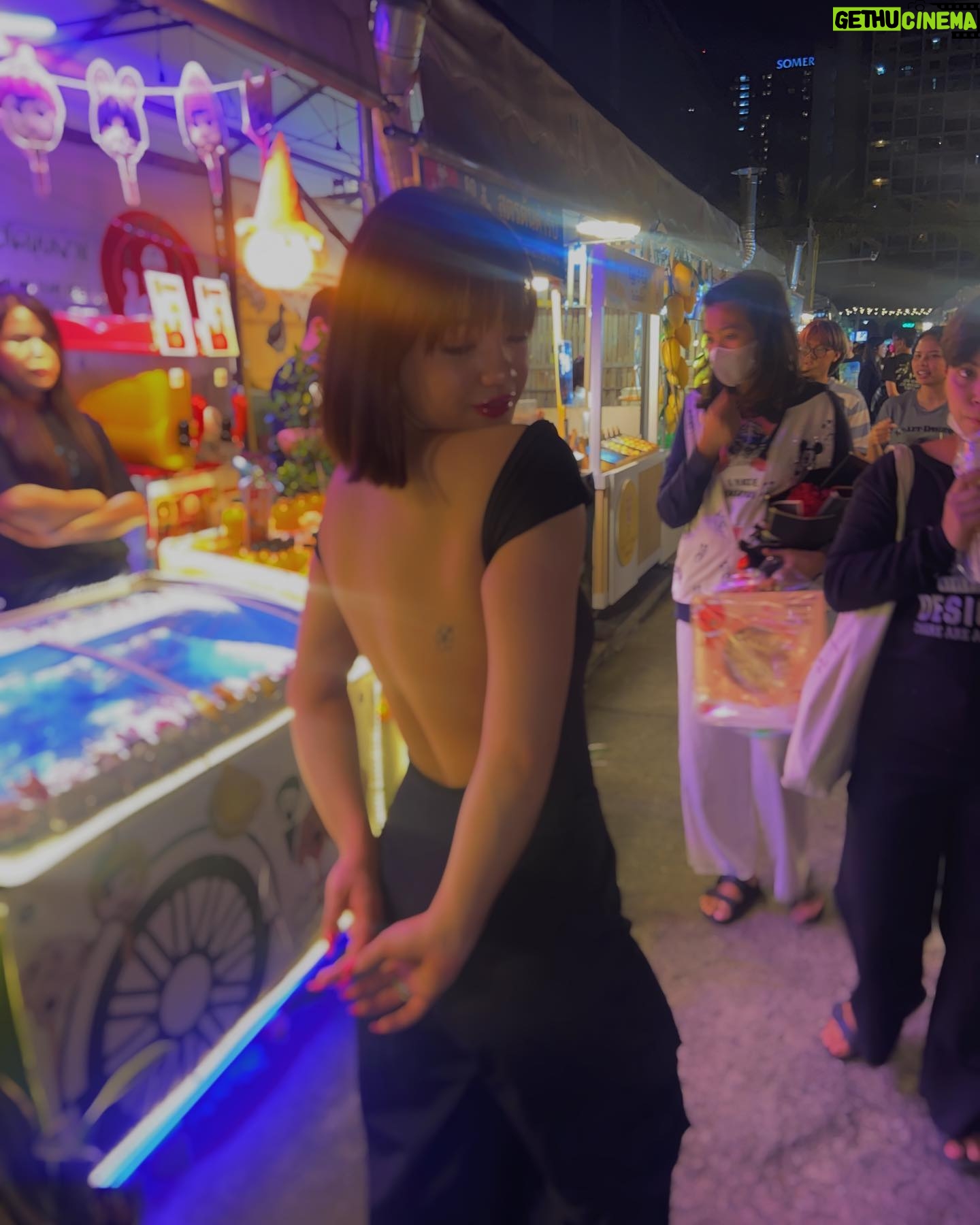 Peyton Elizabeth Lee Instagram - When in Bangkok…