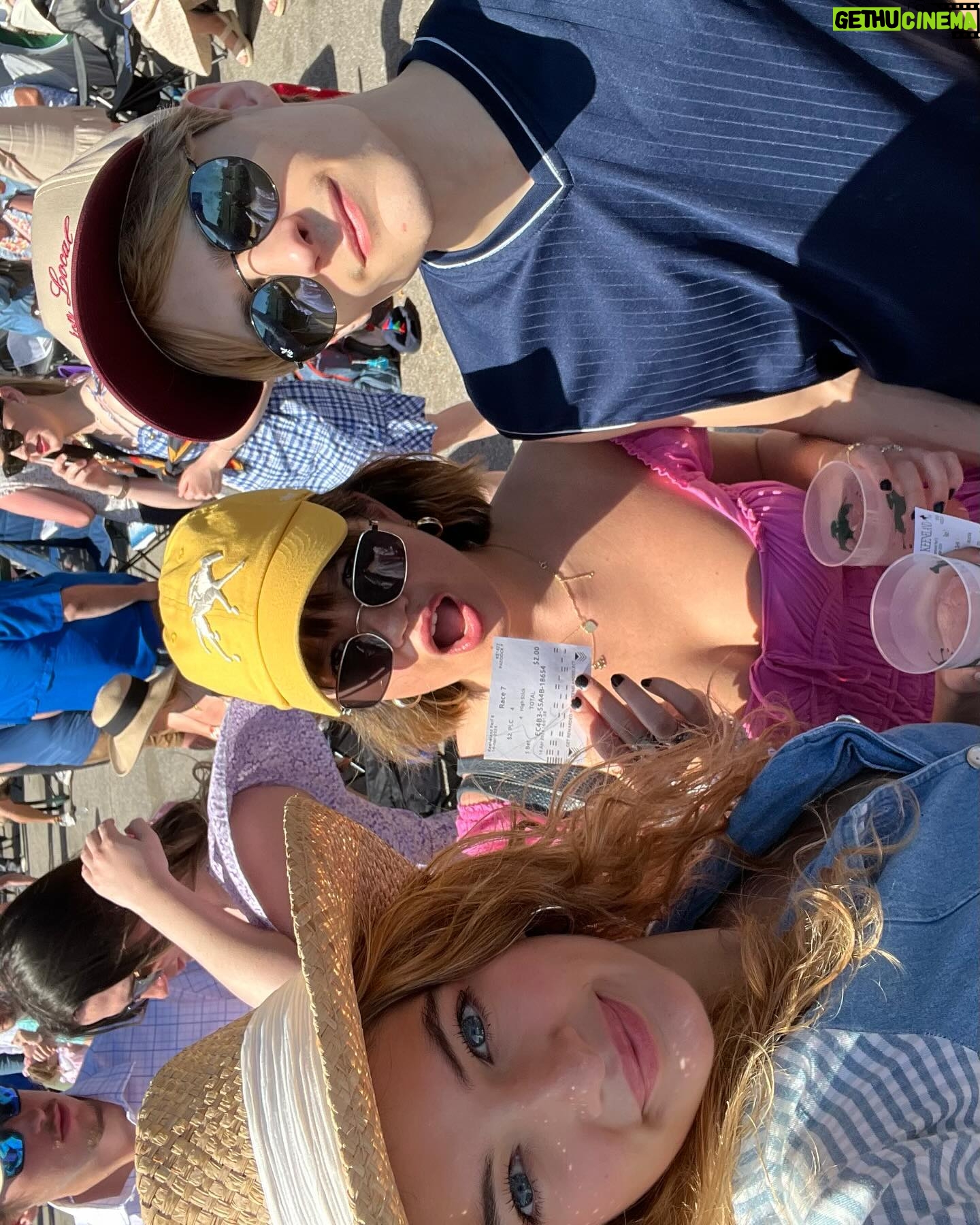 Peyton Elizabeth Lee Instagram - Happy little farm, happy little life