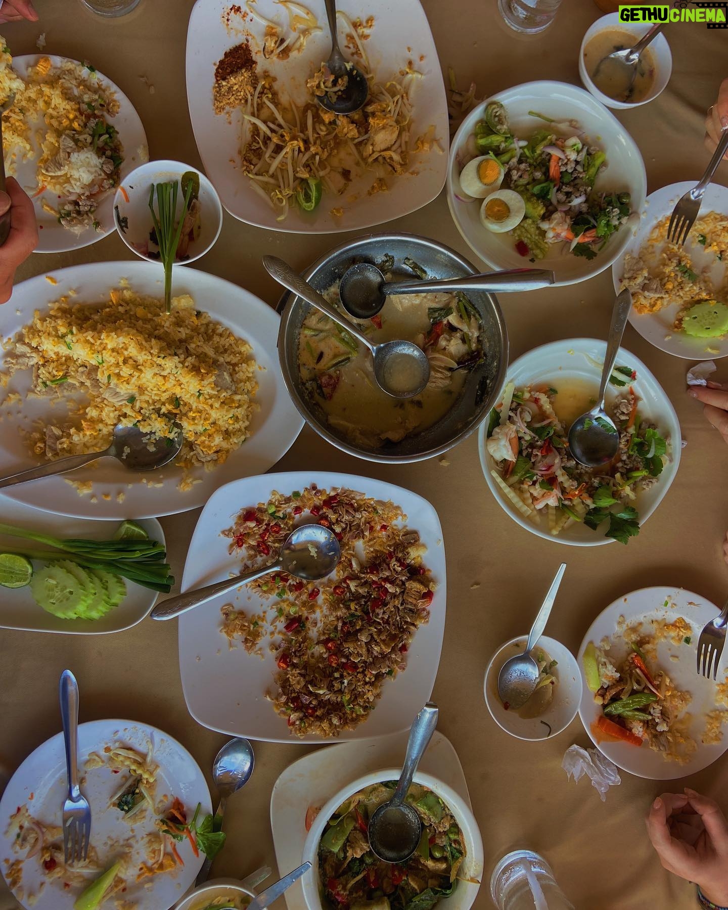 Peyton Elizabeth Lee Instagram - When in Bangkok…