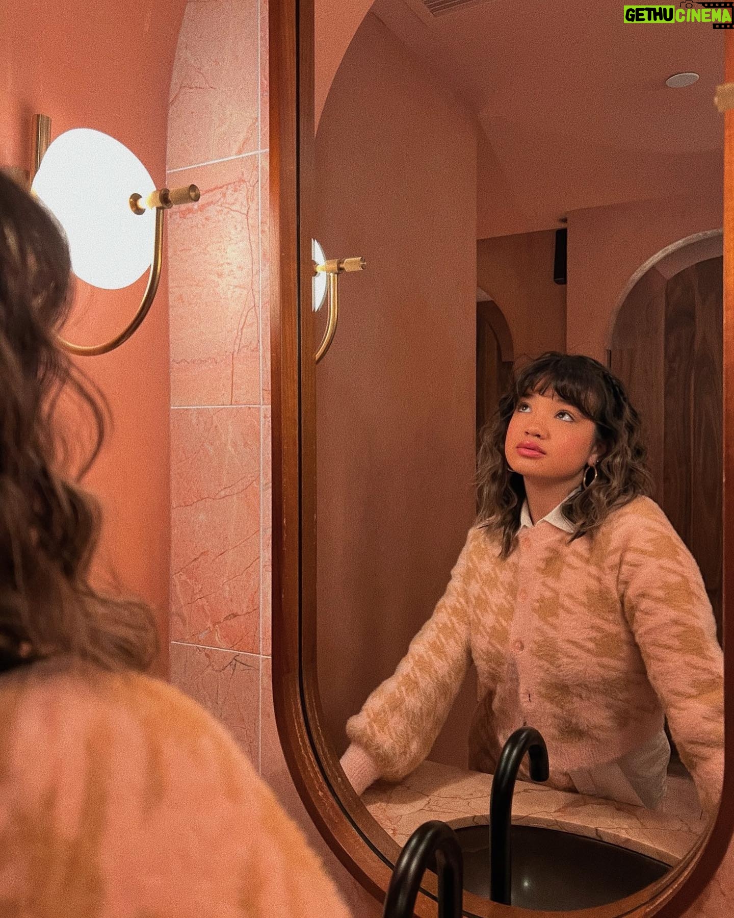 Peyton Elizabeth Lee Instagram - Scenes from a pink bathroom