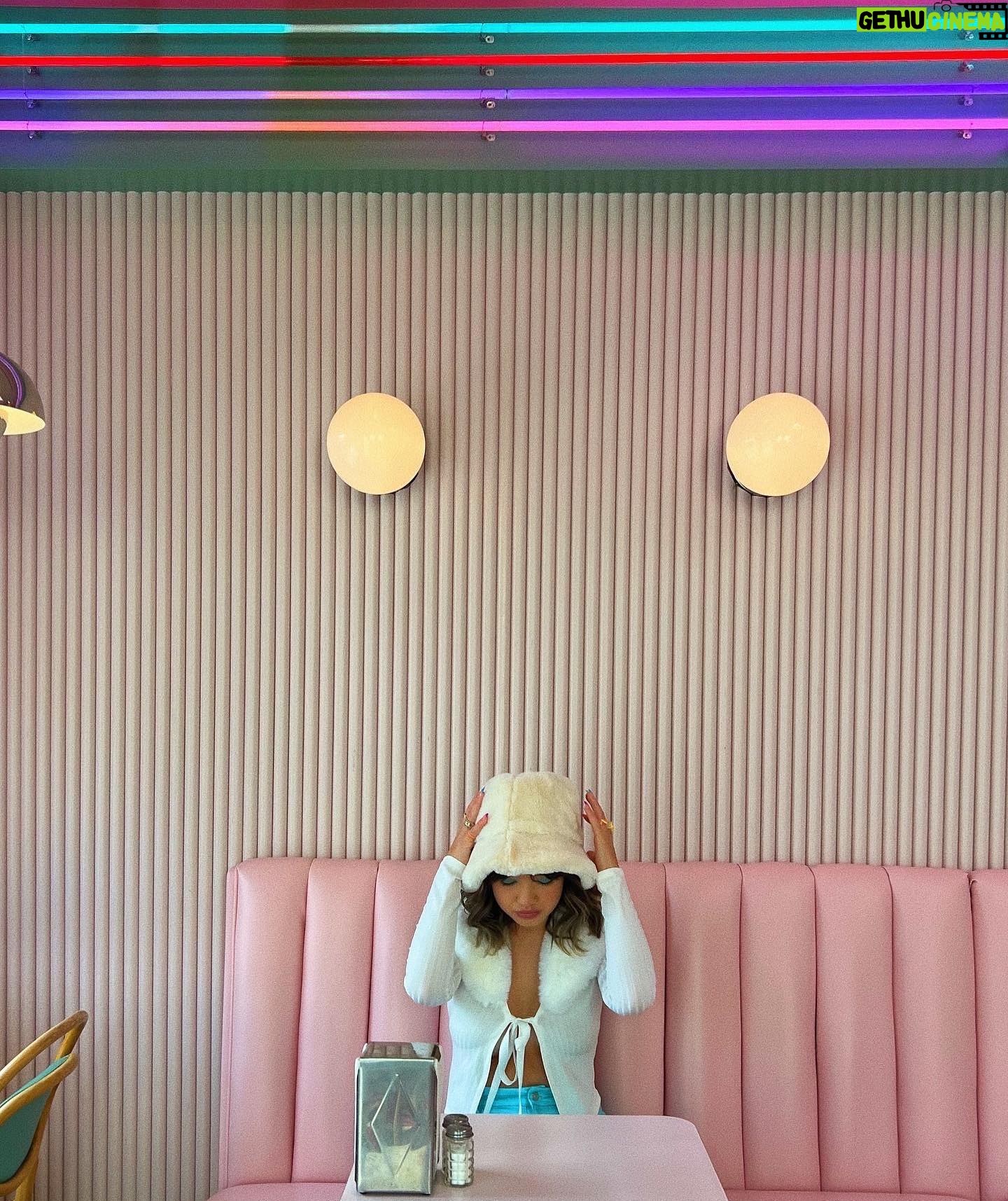Peyton Elizabeth Lee Instagram - This n that
