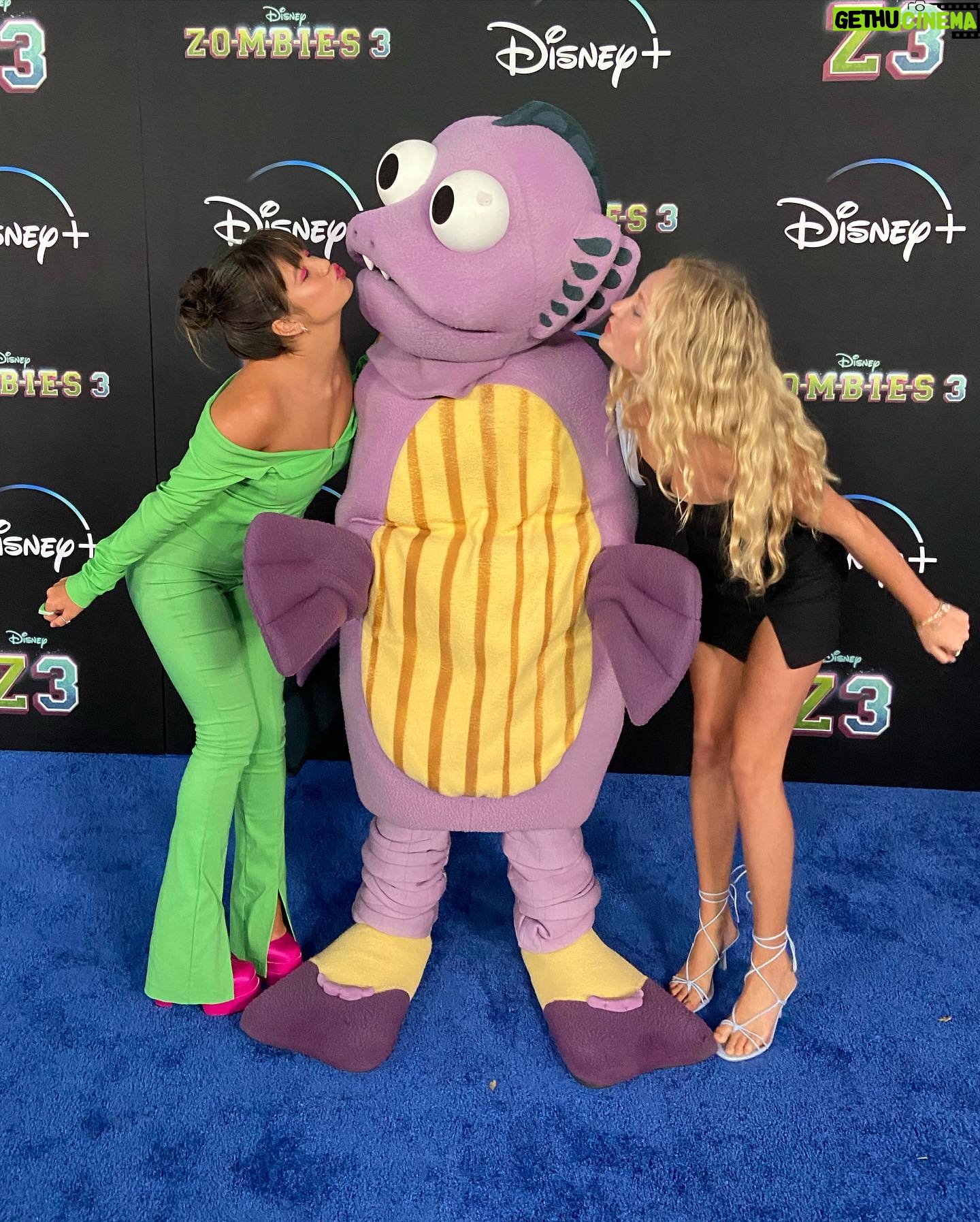 Peyton Elizabeth Lee Instagram - 🧟♀️