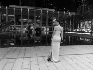 Phillipa Soo Instagram - THROW > BACK
Opening Night
What a dream.
🖤

…

Thank you @alietteny @leightonjewels @kwitjewelry 

Styled by @cristinaehrlich 
HMU @miajonesmua @seijinyc 
#camelotbroadway @camelotbway @lctheater