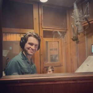 Phillipa Soo Instagram - What day is it you ask⁉️Well it’s Broadway Cast Recording Day @camelotbway ❗️❗️❗️❗️❗️
.
.
@atburnap @dannywolohan @fergsters95 @flittergaggot @tesiatee @matiasdelaflor @delphiborich @britnaaay_simpson @annsandersnyc @christianmarkgibbs @nkrumah_g @rachelgeorgea @frrankly @vantinoblast @edwin.joseph @hollyrgould @ramesjomney @valerietr47 
#broadwayrecords #lctheater #camelotbway