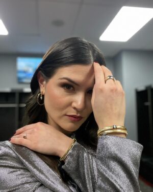 Phillipa Soo Instagram - Game Day @raiders 🖤🩶🖤🩶
Styled by CE @cristinaehrlich
@bridgetblacksten 
Dress @ronaldvanderkemp 
Jewels @nikoskoulisjewels 
@musexmuse 
Shoes @louboutinworld 

@migueljuliobeauty