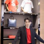 Phiravich Attachitsataporn Instagram - กดไลค์ขอให้โชคดี 🧧🧧 ฉลองตรุษจีนยิ่งใหญ่ในกรุงเทพตอนเหนือ รับปีมังกรมหาเฮง จับจ่าย ไหว้ กิน เที่ยว ครบจบในที่เดียว กับ Chinese New Year “The Grand Dragon 2024” @futurepark_official ตั้งแต่วันที่ (19 ม.ค. - 11 ก.พ.67) พบดีลเด็ด โปรโดนถูกใจนักช้อป จากร้านค้าแบรนด์ดังลดสูงสุด 70% อิ่มอร่อยกับร้านอาหารชั้นนำทั่วศูนย์การค้าฯ ตระการตาการแสดงเชิดมังกรทองคู่ สิงโตทองคู่เสริมความปัง พร้อมโปรโมชันในแคมเปญ กับสิทธิ์ลุ้นโชคทุกวัน สมาชิก FUTURE PARK ลุ้น รับความเฮง! เพียงโชว์ใบเสร็จ 500.- ขึ้นไป ลุ้นโชคทอง 1 สลึง ทุกวัน! ที่จุดแลกคูปองโปรโมชันแคมเปญฯทั่วศูนย์การค้า (ให้บริการ 11.00 – 20.00 น.) รายละเอียดเพิ่มเติม คลิก https://citly.me/NxWTq มาใช้ชีวิตกันแบบไร้ขีดจำกัด ทุกไลฟ์สไตล์ สนุก ครบ จบที่เดียว #FutureParkandZpell #ComeALife #UnlimitedLifestyleShoppingPark #ChineseNewYear2024 #TheGrandDragon2024