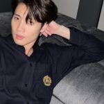 Phiravich Attachitsataporn Instagram - กลางดึกที่ยังไม่ได้สระผม เหนียวเหลือเกิน
