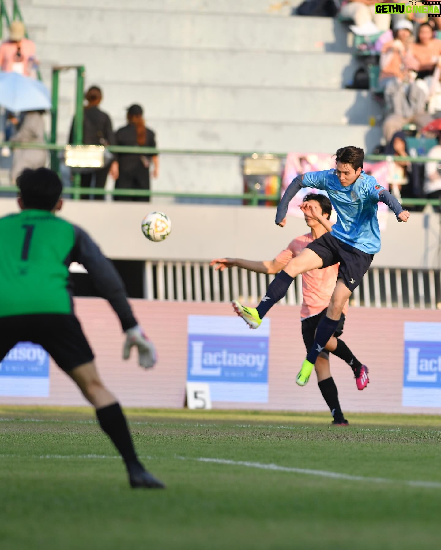 Phiravich Attachitsataporn Instagram - Football lover ⚽️ #54ปี3miracles