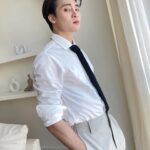 Phiravich Attachitsataporn Instagram - หันมองแบบสุดตา