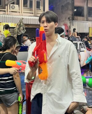 Phiravich Attachitsataporn Instagram - ลงถนนครั้งแรกในรอบหลายปี 🛣️