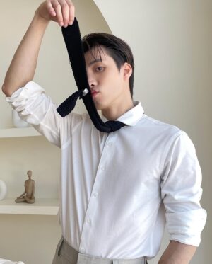 Phiravich Attachitsataporn Instagram - หันมองแบบสุดตา