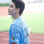 Phiravich Attachitsataporn Instagram - รีแคป #54ปี3miracles เตรียมของมาเยอะมากก่อนโชว์ครึ่งชม พึ่งรู้ตัวว่าลืมสตั๊ด เลยให้ @zaanookk @na2dotnet ซื้อใหม่ให้ทันเวลาพอดีเป้ะ กลัวโดนรองเท้าใหม่กัดมากกก ช่างคู่กาย @kratengmwah ดีลไว้ล่วงหน้านานมาก แต่ติดไปต่างประเทศก็ยอมก็ได้ เลยได้ @baseballlaxtar มาสมทบ ชี @pugkyy รังสรรค์หน้าผมระดับเตะบอลให้ตายก็ยังแน่นได้ ซ้อมกับ @taechayapat อย่างเข้าขา เตะจริงด้วยกัน0นาที แต่สรุปได้คนละล฿กตามดีล ท่อนสุดท้ายของโชว์ร้องคู่พี่ @pierinrada ร้องว่า “ยังโสดอยู่ใช่ไหม” พี่ @james_jamesma เดินขึ้นมาบนเวทีเป็นbackground เลยชี้ไปที่พี่เจมส์แทน ขอบคุณฟค.มากๆ กลัวมากว่าจะเต็มไหม เลยจะให้พ่อกับญาติๆไปนั่งสแตนด้วย สรุปไม่มีที่ ขอบคุณทุกๆคนมากๆเลยยยย ก่อนลงครึ่งหลัง @kikdanai_rider7 บอกขอ1ลูก ได้ตามสั่ง ขอบคุณ @pon_nawasch ส่งมาจังหวะเหมือนที่คุยกันตอนซ้อม จุดโทษไม่พูดถึง @boy_pakorn ปีหน้าขอแก้ตัวนะ ท้ายสุดๆ @annethong ก่อนลงบอกผมอัดฉีดลูกละ50,000 ไม่ลืมนะครับ