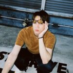 Phiravich Attachitsataporn Instagram – มืดแล้วทำไมยังเหลือง