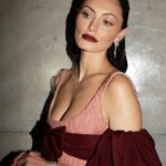 Phoebe Tonkin Instagram – @oscardelarenta 
@vanityfair 
@emmajademorrison 
📷 @andiejjane