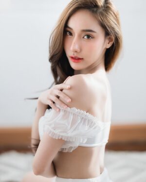 Pichana Yoosuk Instagram - 🙂
