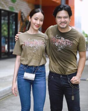 Pichana Yoosuk Instagram - บวงสรวงซีรีส์ "สัตย์เสือ" 

ฝากติดตามพวกเราด้วยนะค้าาาา  #Mono29  ค่า😊🎬