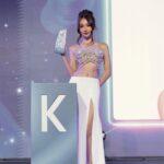 Pichsinee Veerasuthima Instagram – ขอบคุณแฟนเพลงสนับสนุนผลงานเพลงของโบมาเสมอเลยนะคะ ดีใจที่มีทุกๆคน และขอบคุณ @kazzmagazine สำหรับรางวัลด้วยนะคะ 🫶🏽🥹✨ #KAZZAWARDS2024