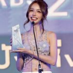 Pichsinee Veerasuthima Instagram – ขอบคุณแฟนเพลงสนับสนุนผลงานเพลงของโบมาเสมอเลยนะคะ ดีใจที่มีทุกๆคน และขอบคุณ @kazzmagazine สำหรับรางวัลด้วยนะคะ 🫶🏽🥹✨ #KAZZAWARDS2024