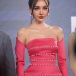 Pichsinee Veerasuthima Instagram - @sean_poem Your thoughtfulness is much appreciated. You have my heartfelt thanks @poem_official for having me in this incredible night! May the power be with all of us 💖🎀👛✨ โบกี้ขอบคุณพี่ฌอนและโพเอ้มอย่างสุดหัวใจที่ได้ให้โบเป็นส่วนหนึ่งของแบรนด์โพเอ้มค่ะ เดินแบบครั้งแรกในชีวิตก็ฟินนาเล่เลย เกร็งไปหมด ถ้าผิดพลาดประการใดโบต้องขออภัยด้วยนะคะ ทำเต็มที่มากๆ เป็นเกียรติประวัติครั้งนึงที่โบดีใจและภูมิใจมากๆเลยค่ะ ขอบคุณอีกครั้งนะคะ 🥹🤍 make up and hair @gemsstone @w_d_v_k