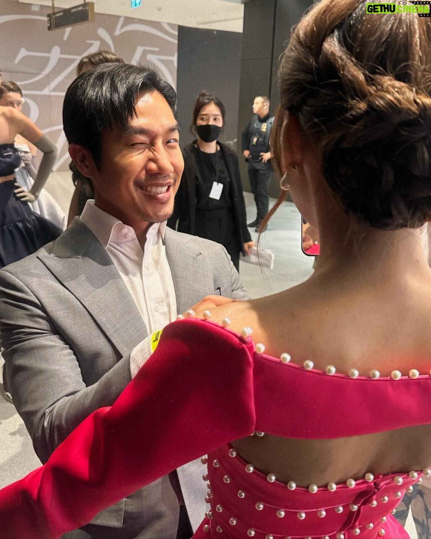 Pichsinee Veerasuthima Instagram - @sean_poem Your thoughtfulness is much appreciated. You have my heartfelt thanks @poem_official for having me in this incredible night! May the power be with all of us 💖🎀👛✨ โบกี้ขอบคุณพี่ฌอนและโพเอ้มอย่างสุดหัวใจที่ได้ให้โบเป็นส่วนหนึ่งของแบรนด์โพเอ้มค่ะ เดินแบบครั้งแรกในชีวิตก็ฟินนาเล่เลย เกร็งไปหมด ถ้าผิดพลาดประการใดโบต้องขออภัยด้วยนะคะ ทำเต็มที่มากๆ เป็นเกียรติประวัติครั้งนึงที่โบดีใจและภูมิใจมากๆเลยค่ะ ขอบคุณอีกครั้งนะคะ 🥹🤍 make up and hair @gemsstone @w_d_v_k