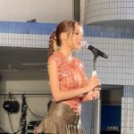 Pichsinee Veerasuthima Instagram - This is BOWKYLION タイ出身のシンガーソングライター ₊˚ ✦ 1st time performing in Tokyo! 🇯🇵 อบอุ่นหัวใจและเปี่ยมไปด้วยพลังมากๆค่ะ ดีใจที่ได้เจอกับทุกคนนะคะ • 日本が大好きです! 🫶🏽✨🇹🇭 ** ปล. พูดไม่รู้เรื่องสักภาษาเลยค่ะ 😆🤣 My clothes was made from recycled waste. It’s Yakult’s Bottle cap! from Thai Designer @pipatchara @pipa_________ 🍑
