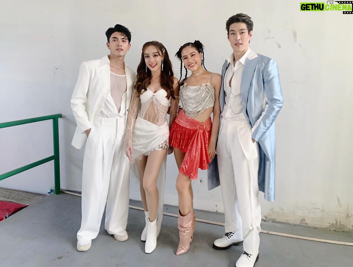 Pichukkana Wongsarattanasin Instagram - 🎤🩷 ✨ งานเมื่อวานสนุกมาก ดีใจที่ได้เจอทุกคนน้าาา ขอบคุณแฟนๆช่อง3ทุกคนเลยค่ะ 🥰🙏🏻 #54ปี3miracles
