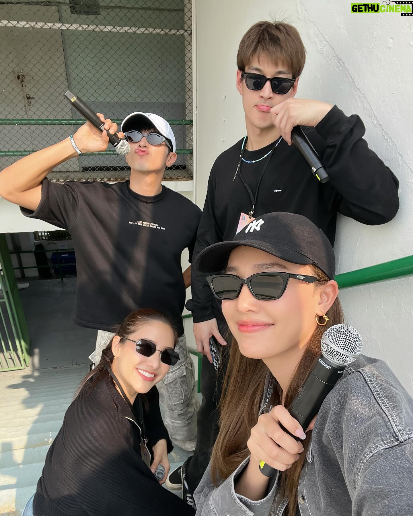 Pichukkana Wongsarattanasin Instagram - อยู่สีเดียวกับกัปตันค้าบบบ @great_rider10 🍑🩷 สีพีชสู้ๆ สู้ๆนะทุกคนนนนน อย่าลืมพกกันแดดมาด้วย ☀️🤟🏻✌🏻 เจอกันค่า #ครบรอบ54ปีช่อง3 #54ปี3miracles