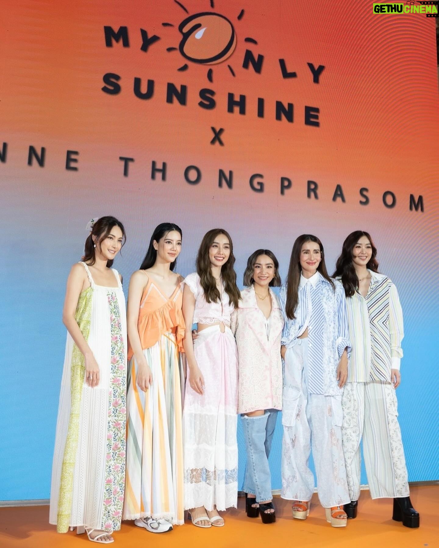 Pichukkana Wongsarattanasin Instagram - 🧡☀️ @annethong @nichath 🧡☀️ @myonlysunshine.official #myonlysunshinexannethongprasom