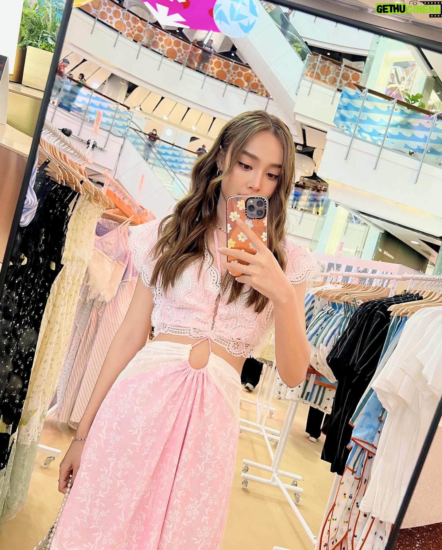 Pichukkana Wongsarattanasin Instagram - 🧡☀️ @annethong @nichath 🧡☀️ @myonlysunshine.official #myonlysunshinexannethongprasom