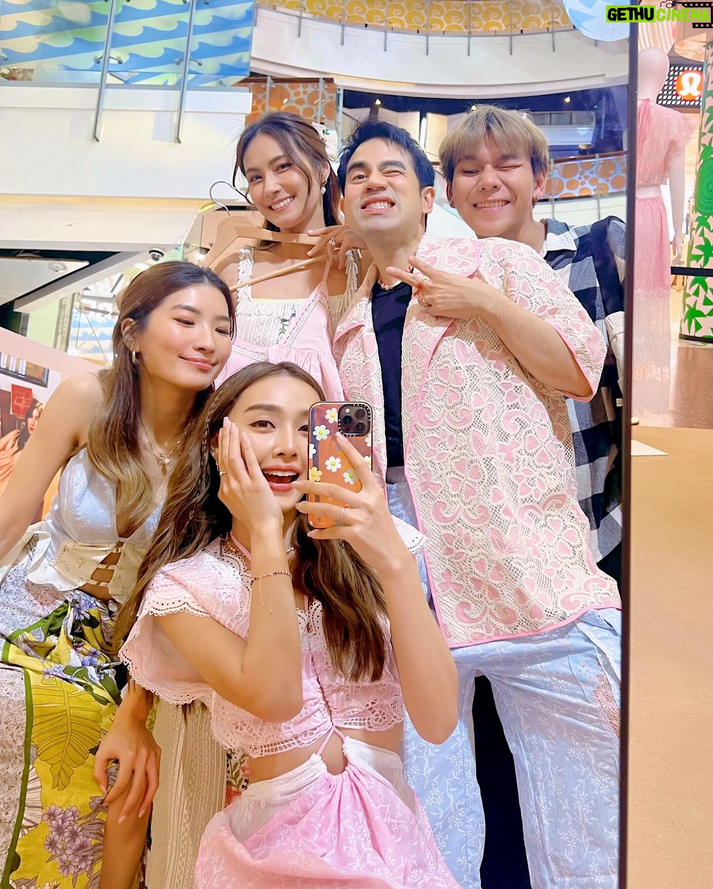 Pichukkana Wongsarattanasin Instagram - 🧡☀️ @annethong @nichath 🧡☀️ @myonlysunshine.official #myonlysunshinexannethongprasom