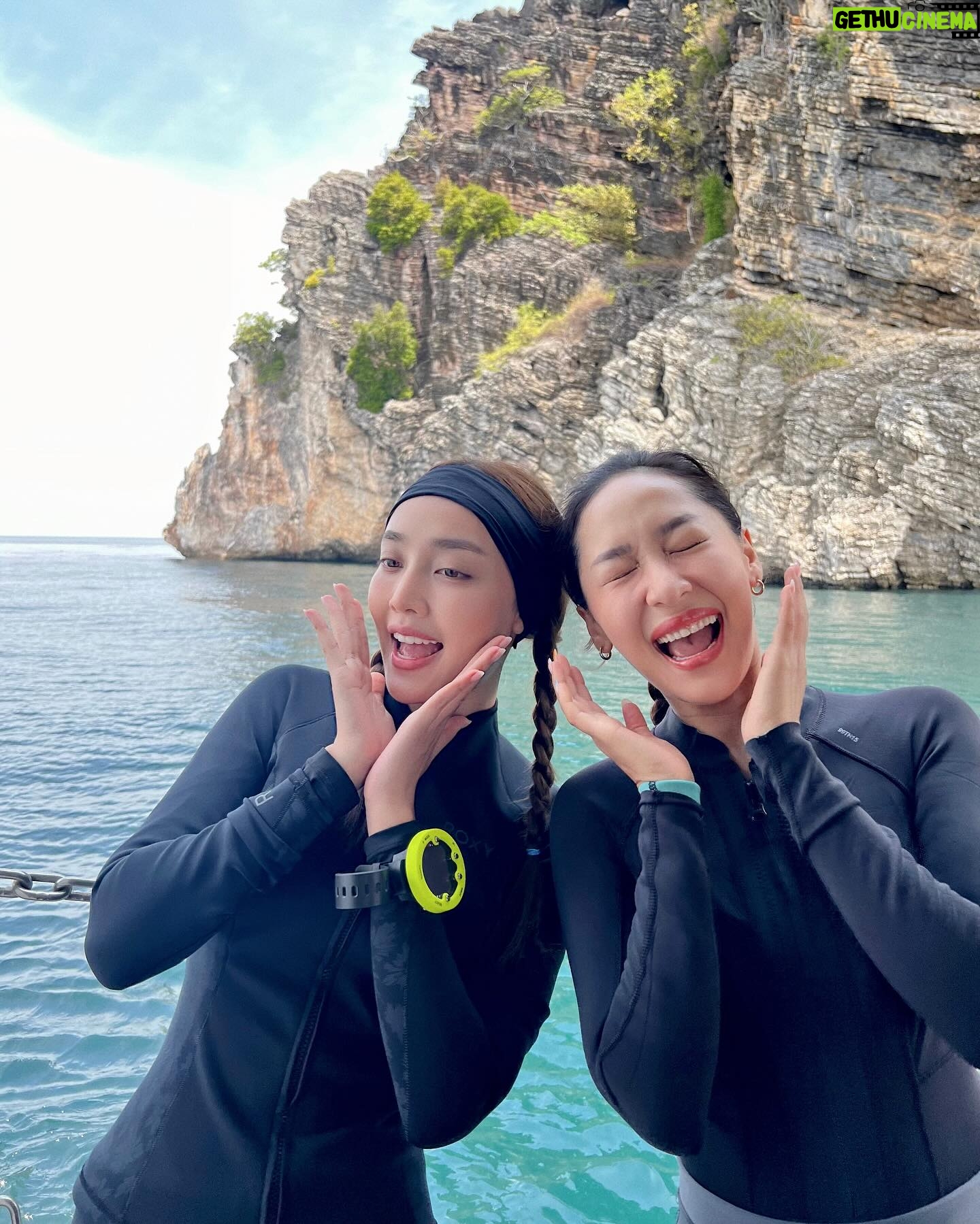 Pichukkana Wongsarattanasin Instagram - 🩵⛴️💦 ไม่เจอตัวใหญ่ แต่เจอน้องปลาตัวโปรด ก็ชื่นใจแล้ว~ หาอยู่นานเลยย ต้าว #Yellowboxfish 💛🐡🥰