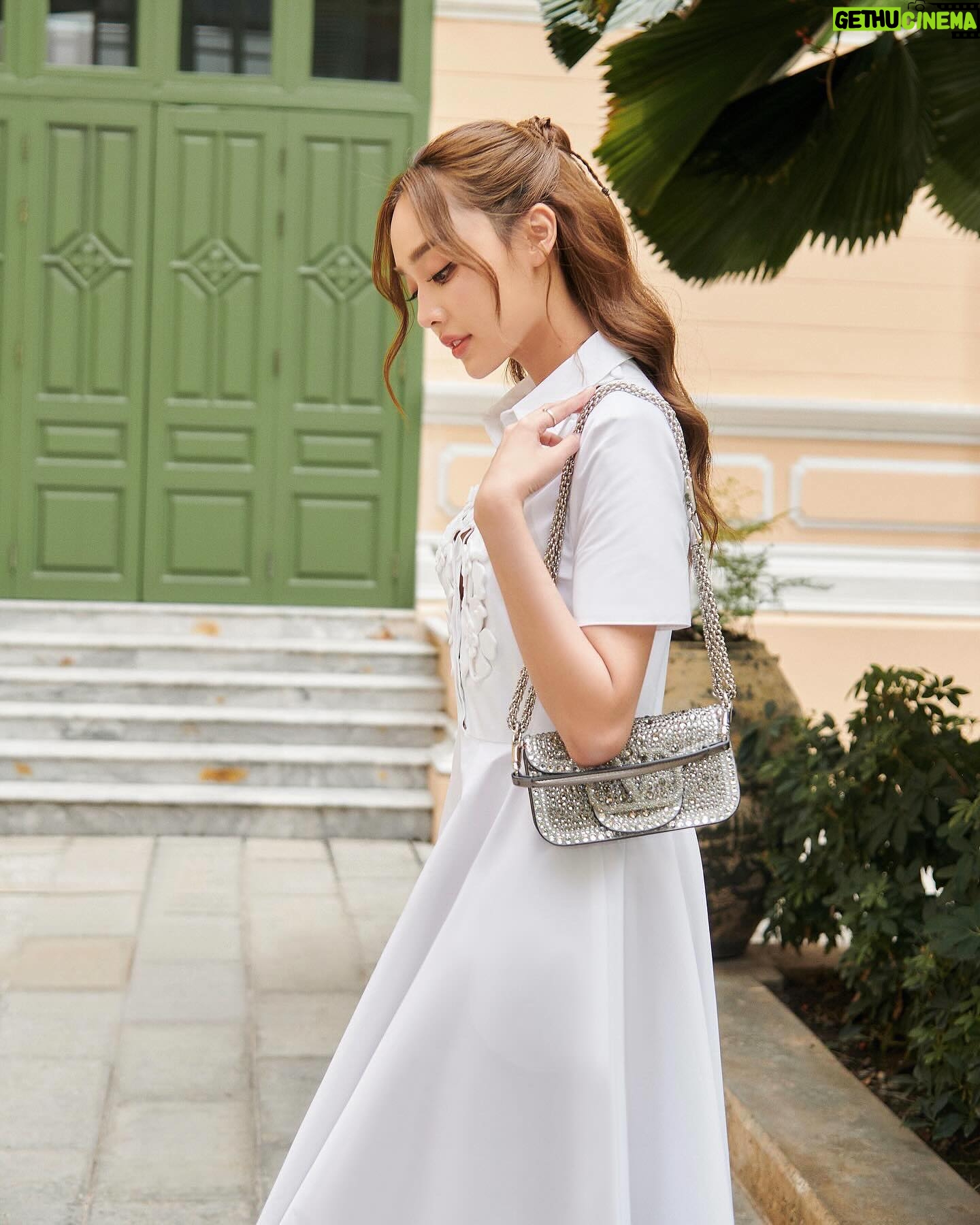 Pichukkana Wongsarattanasin Instagram - ☀️🥰 @maisonvalentino SS24 by @pppiccioli #VALENTINOGARAVANI #ValentinoLÉcole #ValentinoNarratives #VLogoMoonBag #ValentinoGaravaniAndPORTER
