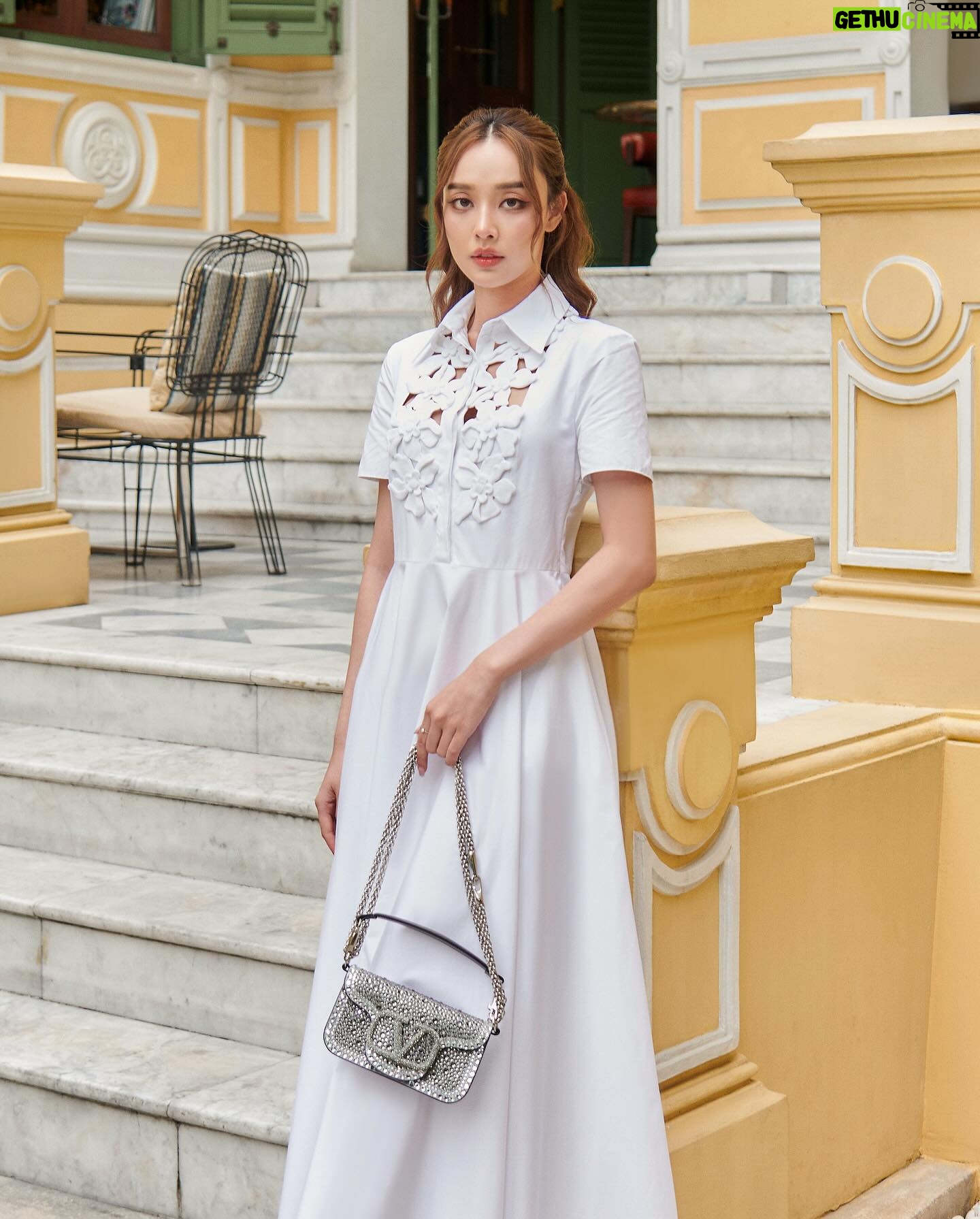 Pichukkana Wongsarattanasin Instagram - ☀️🥰 @maisonvalentino SS24 by @pppiccioli #VALENTINOGARAVANI #ValentinoLÉcole #ValentinoNarratives #VLogoMoonBag #ValentinoGaravaniAndPORTER