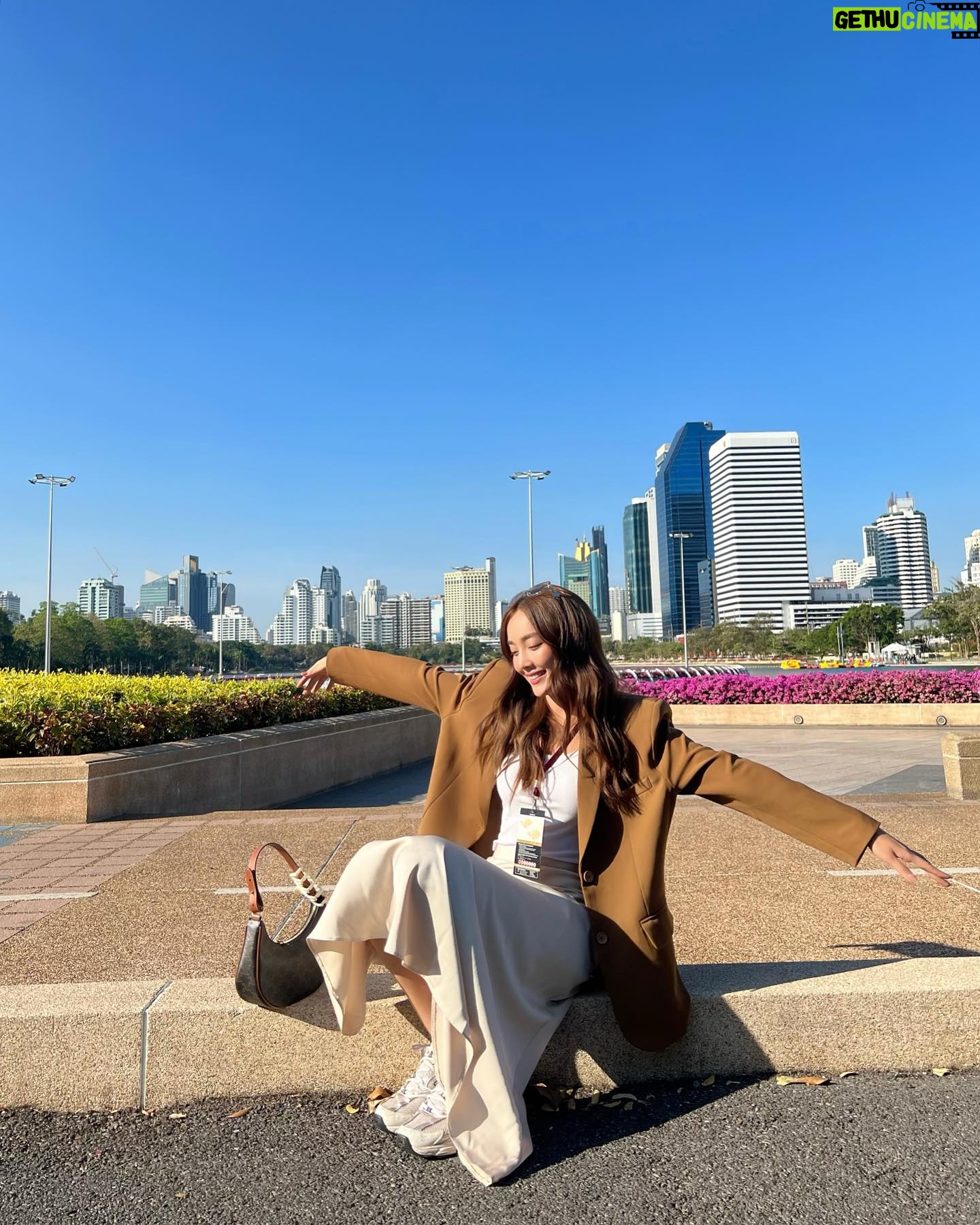 Pichukkana Wongsarattanasin Instagram - สาวออฟฟิศฮะ 💎🧡☀️ เดินในงานรวมๆน่าจะสัก5 กิโลได้ 🥹😂