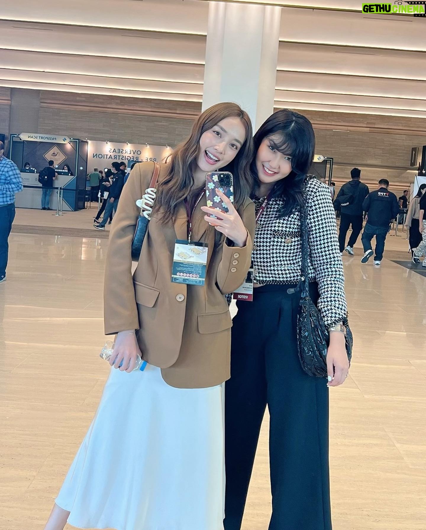 Pichukkana Wongsarattanasin Instagram - สาวออฟฟิศฮะ 💎🧡☀️ เดินในงานรวมๆน่าจะสัก5 กิโลได้ 🥹😂
