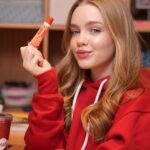 Pietra Quintela Instagram - Imagina poder criar o sabor do novo Carmed? Hihihi agora você pode! Participando da promoção “Crie Seu Carmed”, o meu é de Canela e o de vocês? 👄♥️