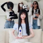 Ping-Ya Tai Instagram - 認識我的人都知道我超怕變黑 而且一黑就會超明顯！尤其是在鏡頭前 畢竟不是天生超級白肉底 對呀 儘管已經能不出門就不出門了 但迫於家還有男友（Mac）小孩（阿甜）要養 還是常常得在豔陽高照的大熱天拍攝 冬天包緊緊的還沒事，但夏天想躲都躲不掉！ 常常拍攝完回家洗澡時 發現青春美麗的肉體竟然多了背心、手錶、脖子色差 直接成為色差系動物本人 照鏡子會不小心嚇到自己的程度... 還好我有妮維雅亮白極致嫩膚乳液！ 連續十年No.1美白權威，可以當個零色差公主 因為它含有95%高純度維他命C、50倍維他命C之卡姆果、甘草成分 而且只要5天！就可以瞬間讓肌膚變得更亮白 加上還有酪梨油、綠茶等成分，可以24小時長效保濕 前陣子曬黑剛好測試，真的只有5天恢復成原本膚色！ 美少女我本人不會被這個夏天打敗的... 出門口訣：手機、鑰匙、錢包 睡前口訣：擦乳液、變白、保濕 擦乳液已變成每天晚上給自己一個儀式感 雖然年過30…但還是要當個白白香香嫩嫩的女森吧 現在洗澡時都會心情很好的欣賞自己亮白、膚色均勻的肌膚？ 嗯對...已強迫分享給同事們了，每天監督他們使用 年終考核多一項：檢查身體是否有色差 也把夏天必備的乳液分享給超級白的安啾 @anjouclever #妮維雅 #NIVEA #終結色差系動物 #5天極致亮白 #亮白極致嫩膚乳液 #No1美白專家
