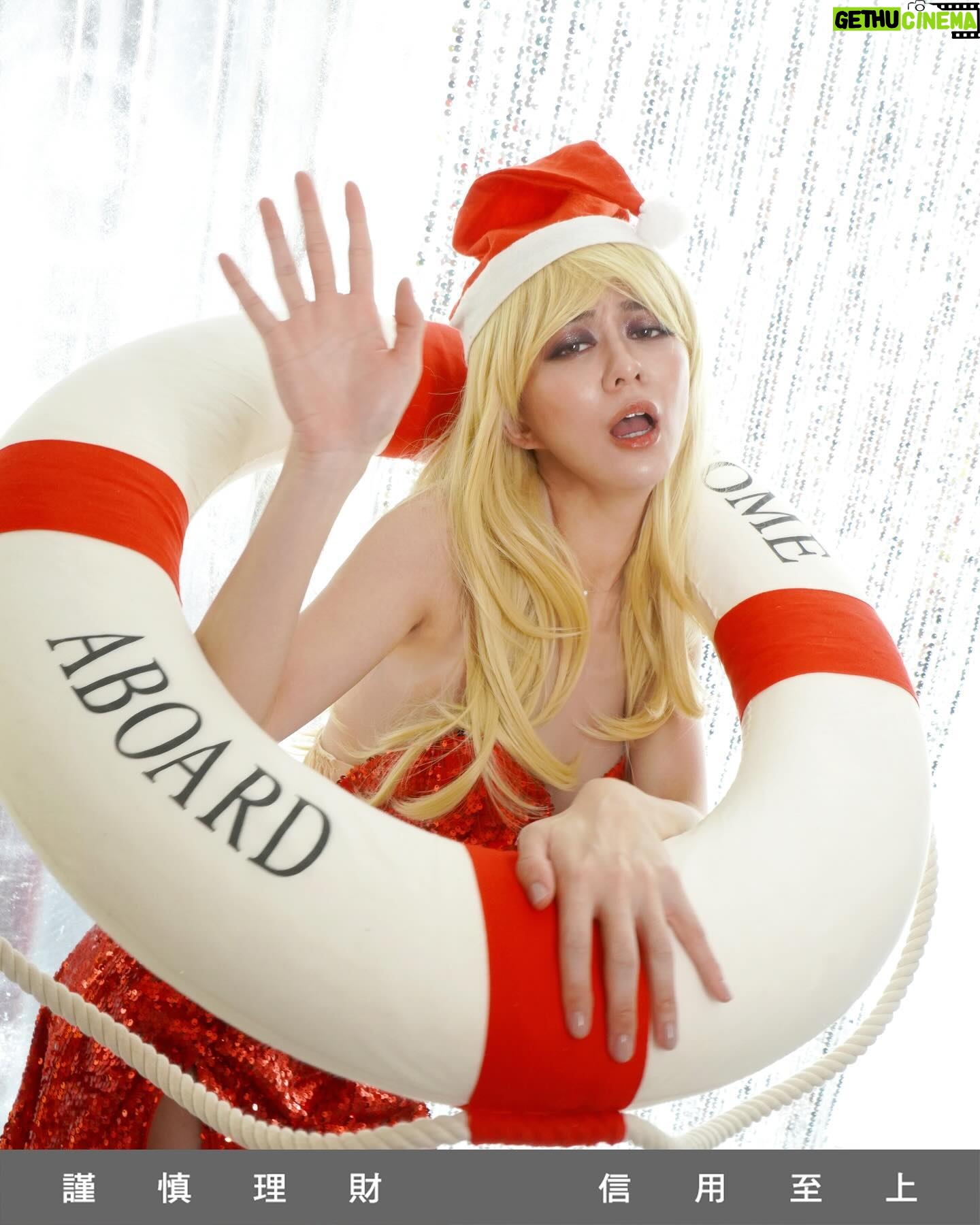 Ping-Ya Tai Instagram - ♫All I Want for Christmas Is…? 又到聖誕女王Mariah痴痴一年當中唯一要工作的月份了? 聖!誕!節!對我來說就是淘金的時刻! 逢年過節...大家有成功讓右手牽起愛人了嗎? 還沒也沒關係,還有我陪伴大家! 今年不只要獻出我美妙的歌聲 還要來分享年末怎麼買、怎麼淘才划算 不然你們以為我怎麼每年只靠聖誕歌曲的版稅活下去的?(並沒有) 身兼公司老闆與上有老、下有小的me 聖誕、尾牙買禮物,靠的都是我手上這張神奇的JCB卡 卡片跟衣服一樣不嫌多,但其中JCB卡必備! 年底有滿滿的優惠! 首先!立刻去辦一張JCB的神奇卡卡 再來只要在淘寶app購物並刷JCB卡 活動限定期間單筆滿額可享結帳立刻減免的優惠(超方便還不用領券喔) 先偷偷告訴大家...我已經下單聖誕節cosplay性感睡衣(?) 12月的刷JCB卡免券優惠先報你們知! 12/1~12/31 每天00點發放-單筆消費滿2,000元現折200元(當月限量11,500名快搶!) 12/11~12/12 雙12優惠大放送!12/11 20點發放 (設鬧鐘設鬧鐘設鬧鐘!) 單筆消費滿6,000元現折600元 (限量1,000名) 單筆消費滿8,888元現折1,212元 (限量400名) 如果因為在辦正事...錯過的? 或是手速不夠快的朋友也別灰心! 2024年還有滿滿的優惠~ 年貨節、3.8節、618年中慶、99划算節⋯ 該唱的唱完了...該淘的也淘完了... 是時候準備為大家獻唱今年最後一首了 ♫All I Want for Christmas Is JCB! ※未公開檔期之活動詳情將預計於活動開始前於本活動網頁公告之。 ※本活動僅限於手機淘寶APP購物於訂單結帳時刷JCB卡之消費方才適用;任何以行動支付、電子支付方式等進行之支付恕不適用本優惠。 #JCB #買淘寶必備JCB卡 #uniquelyyoursjcb