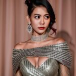 Ping-Ya Tai Instagram - 請告訴我這60元沒有白花吧？ AI照一秒讓我變大奶 順便附上幾張千變萬化的me P2.不出意外，後年我會長這樣…😳 #玩美相機 #AI造型 #AI形象照 @youcamapps.tw