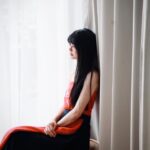 Ping-Ya Tai Instagram - 內估，免費招待粉絲😍 4/19 戴小姐本人首次主演的電影《鬼天廈》要上映了 這比大學放榜還要讓人緊張害怕 所以戴小姐要來招待大家免費看電影！ 想來欣賞美女的以下幾點請看10遍： 🔴 日期：2024.04.20 （六） 🔴 地點：台北信義威秀影城（台北市信義區松壽路20號） 🔴 參加辦法： 18:00 工作人員將於信義威秀一樓騎樓準時發放號碼牌。 前20名拿到號碼牌的粉絲可以免費入場觀影，依現場順序為準，座位有限，額滿為止。 18:30 憑號碼牌於接待桌領票，痴痴會在現場與大家進行互動小遊戲。 19:30 電影開演 21:00 映後Q&A 🔵 想支持痴痴的，也可以在現場購買《鬼天廈》電影交換券，請自備現金220元/張（不找零） 🔵 沒有拿到號碼牌的觀眾，也歡迎來與野生的痴痴互動 包場前其實想了很久，怕像我逼迫大家來看一樣，更怕好友們會不好意思拒絕 感謝友人霸氣地說要包場招待大家 還有謝謝被我騷擾的熟人及合作對象們 看完後覺得麗美很美麗的都可以來找我交3千字心得 Makeup&Hair @doris0505 Stylist @imobihsu 👗 @timmy_chouuuuu 💎 @oliviayaojewellery @cartier ⌚️ @cartierwatchcommunity @mystery_writers_movie @skyfilms_movie #鬼天廈 #華映娛樂