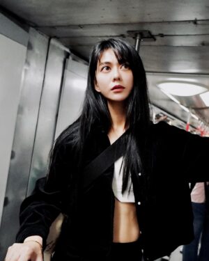 Ping-Ya Tai Instagram - 香港怎麼開始下起雨了呢