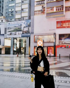 Ping-Ya Tai Instagram - 香港怎麼開始下起雨了呢