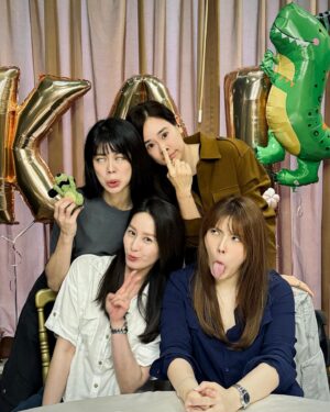 Ping-Ya Tai Instagram - 說好的鬼臉呢？

Kai生日快樂🎂 @kaikaitzeng0422