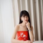 Ping-Ya Tai Instagram - 內估，免費招待粉絲😍 4/19 戴小姐本人首次主演的電影《鬼天廈》要上映了 這比大學放榜還要讓人緊張害怕 所以戴小姐要來招待大家免費看電影！ 想來欣賞美女的以下幾點請看10遍： 🔴 日期：2024.04.20 （六） 🔴 地點：台北信義威秀影城（台北市信義區松壽路20號） 🔴 參加辦法： 18:00 工作人員將於信義威秀一樓騎樓準時發放號碼牌。 前20名拿到號碼牌的粉絲可以免費入場觀影，依現場順序為準，座位有限，額滿為止。 18:30 憑號碼牌於接待桌領票，痴痴會在現場與大家進行互動小遊戲。 19:30 電影開演 21:00 映後Q&A 🔵 想支持痴痴的，也可以在現場購買《鬼天廈》電影交換券，請自備現金220元/張（不找零） 🔵 沒有拿到號碼牌的觀眾，也歡迎來與野生的痴痴互動 包場前其實想了很久，怕像我逼迫大家來看一樣，更怕好友們會不好意思拒絕 感謝友人霸氣地說要包場招待大家 還有謝謝被我騷擾的熟人及合作對象們 看完後覺得麗美很美麗的都可以來找我交3千字心得 Makeup&Hair @doris0505 Stylist @imobihsu 👗 @timmy_chouuuuu 💎 @oliviayaojewellery @cartier ⌚️ @cartierwatchcommunity @mystery_writers_movie @skyfilms_movie #鬼天廈 #華映娛樂